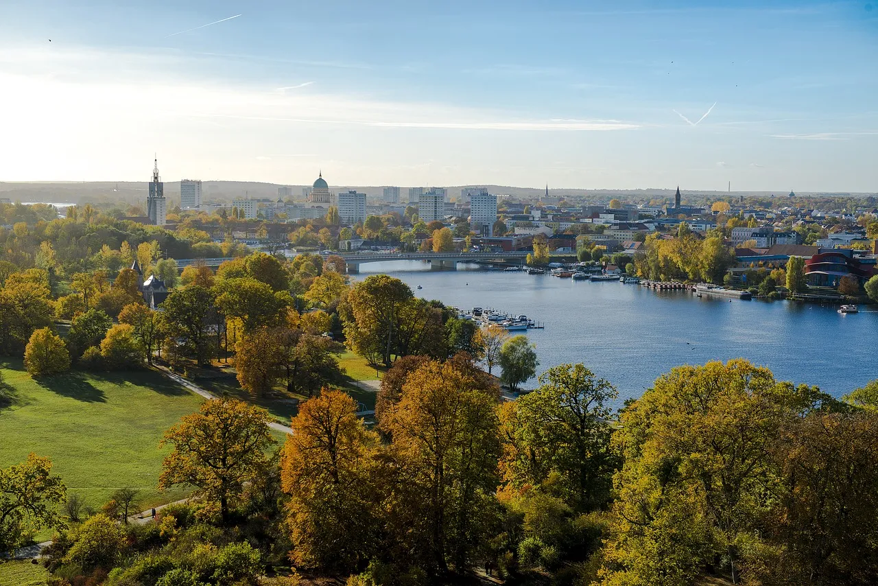Potsdam ist die Hauptstadt des Landes Brandenburg und mit knapp 190.000 Einwohnern auch dessen bevölkerungsreichste Stadt. 