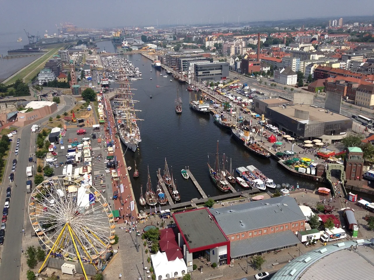 Bremerhaven ist eine Hafenstadt an der deutschen Nordseeküste