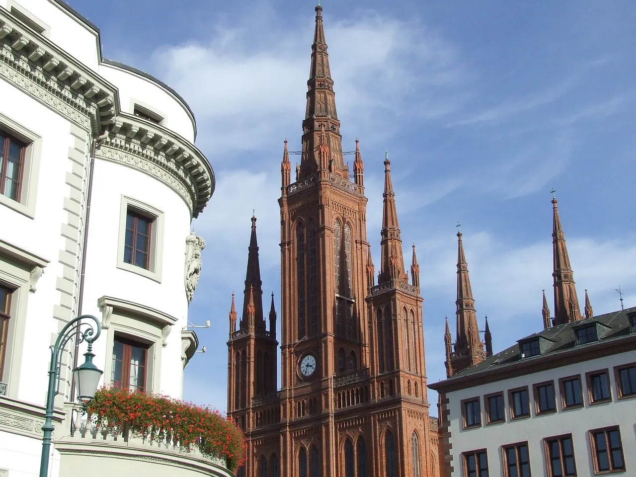 Wiesbaden ist die Hauptstadt des im Westen Deutschlands gelegenen Bundeslandes Hessen